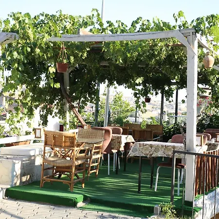 Ξενοδοχείο Unicorn Cave 2*