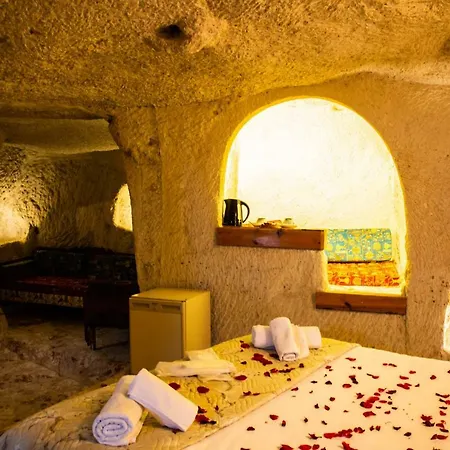 Unicorn Cave 2* Γκόρεμε